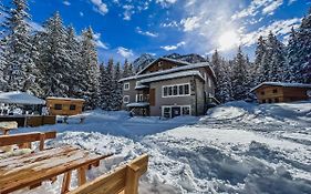 Chalet Queen